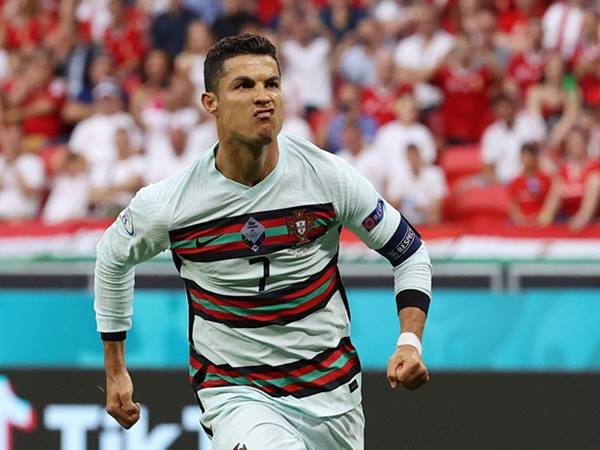 Bóng đá QT 16/6: Ronaldo lập 4 kỷ lục EURO chỉ trong 1 trận đấu Bóng đá QT 16/6: Ronaldo lập 4 kỷ lục EURO chỉ trong 1 trận đấu