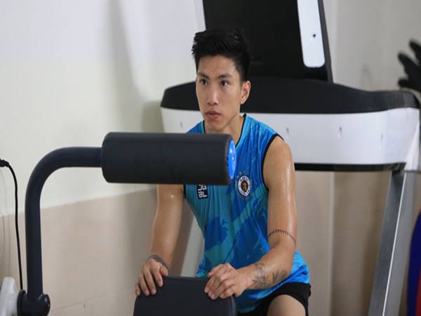 Bóng đá VN 9/8: Văn Hậu có thể đang dính chấn thương mới Bóng đá VN 9/8: Văn Hậu có thể đang dính chấn thương mới